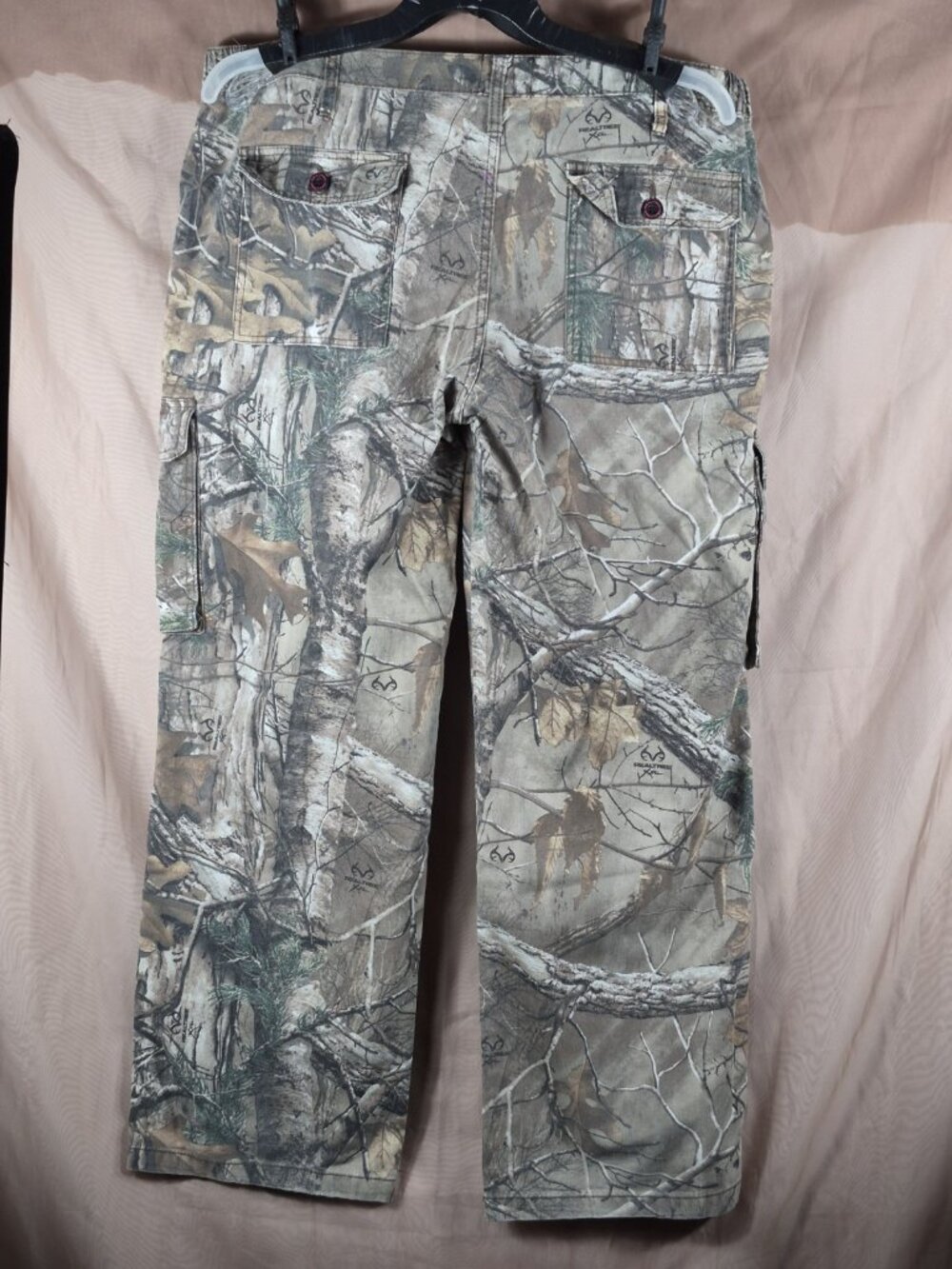 Realtree Men's Grey Outdoor Camouflage Cargo Hunting Pants Size XXL - Picture 2 of 8